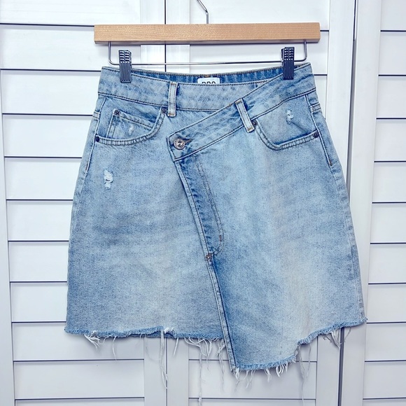 Urban Outfitters BDG Asymmetrical Cross Waist Wrap Distressed Denim Skirt Size S - Picture 5 of 11